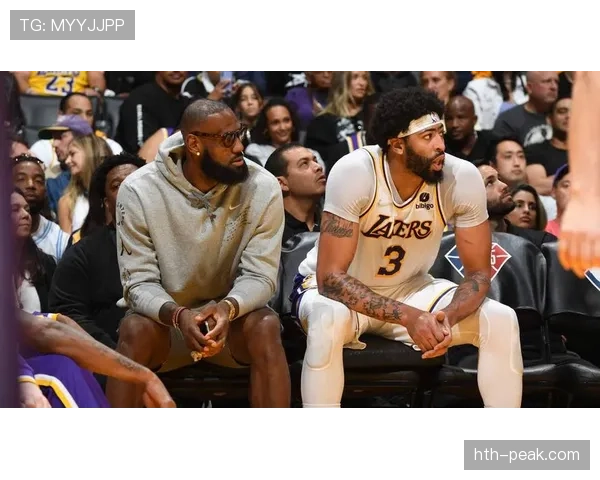 浓眉哥休赛期顿顿吃草，队友偷偷点炸鸡都被他瞪