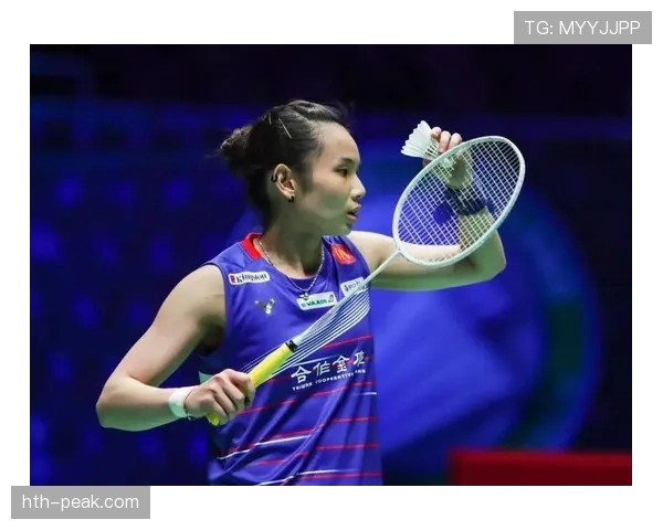 戴资颖在家穿拖鞋都要配球拍练步法？